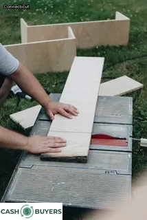 how much do realtors charge to sell a house